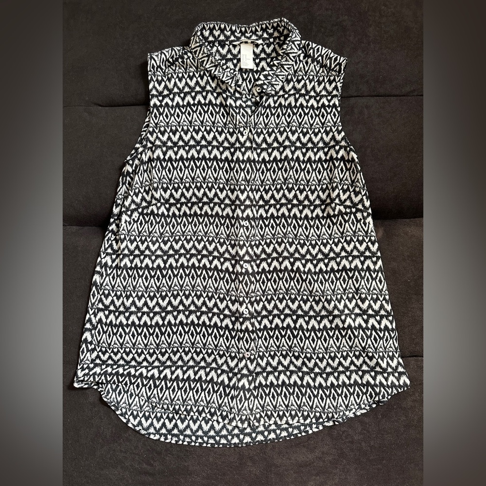 H&M Black/White printed Collard Button-down Tank Top